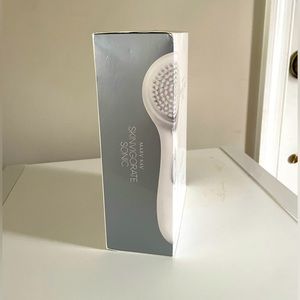 Brand New!!!! Mary Kay Skinvigorate Sonic Skin Care System.